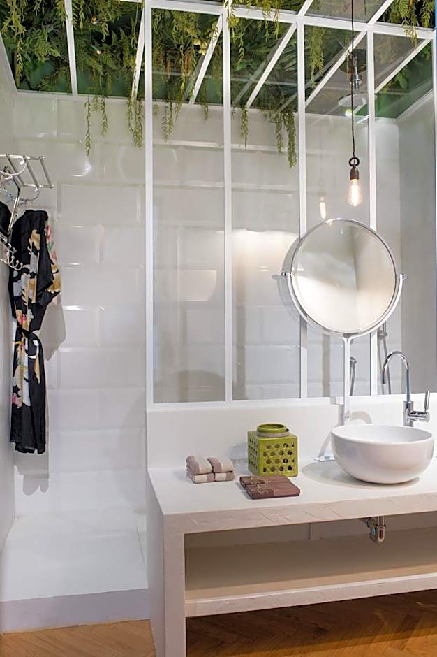 Velona's Jungle Luxury Suites