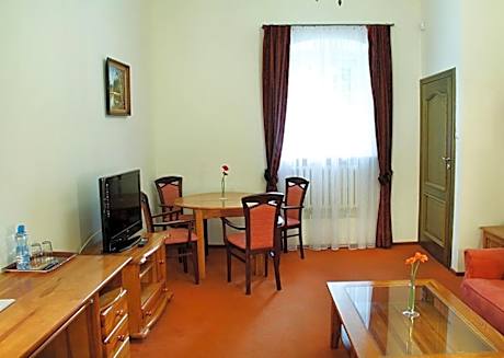 Superior Family Room