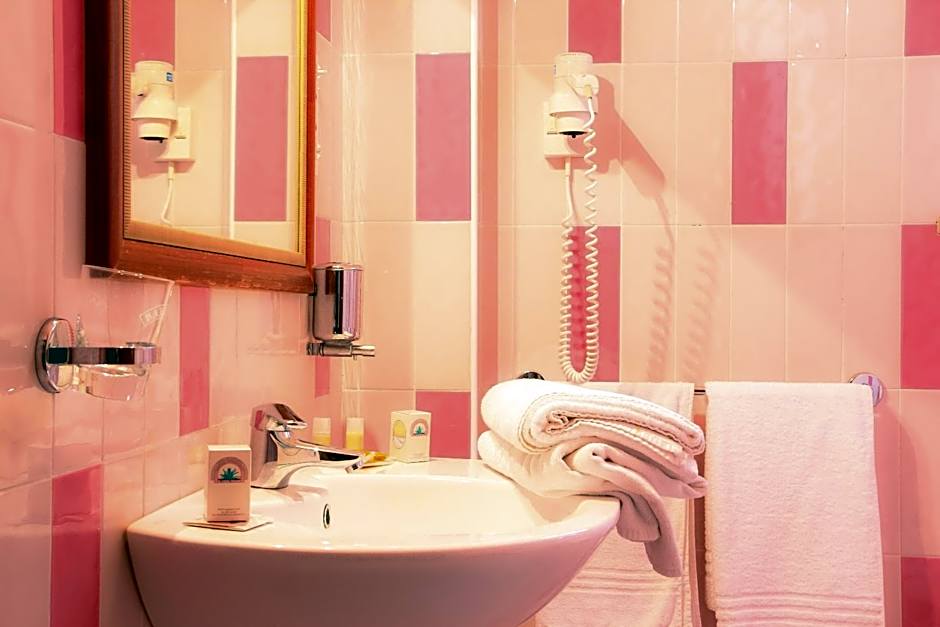 Hotel Il Faro Della Guitgia Tommasino