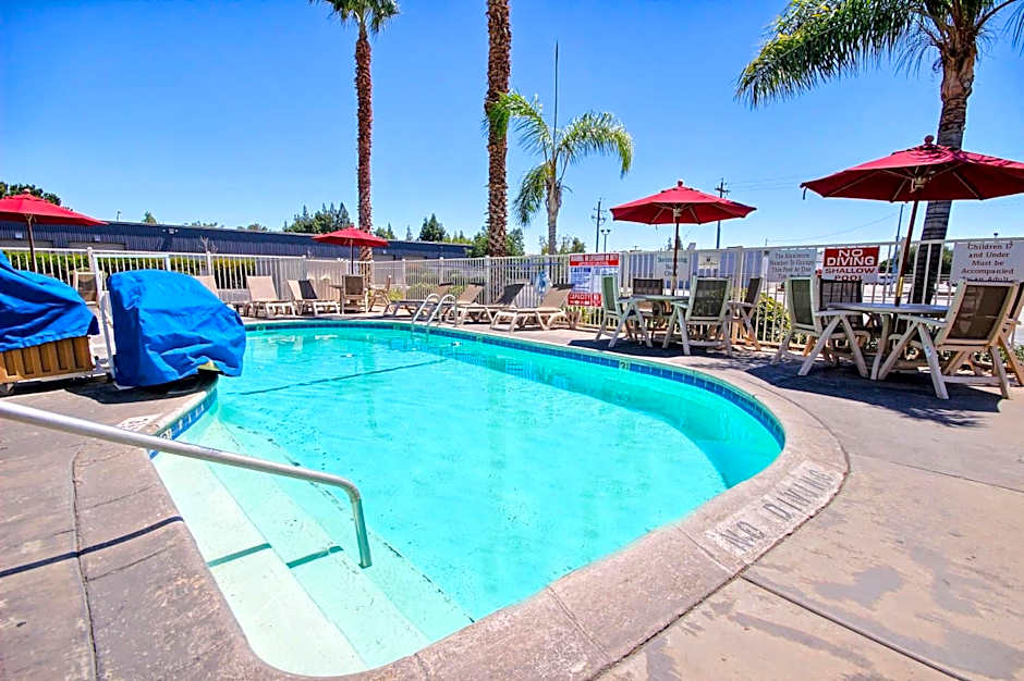 Motel 6 Fresno Blackstone South – Fresno, CA