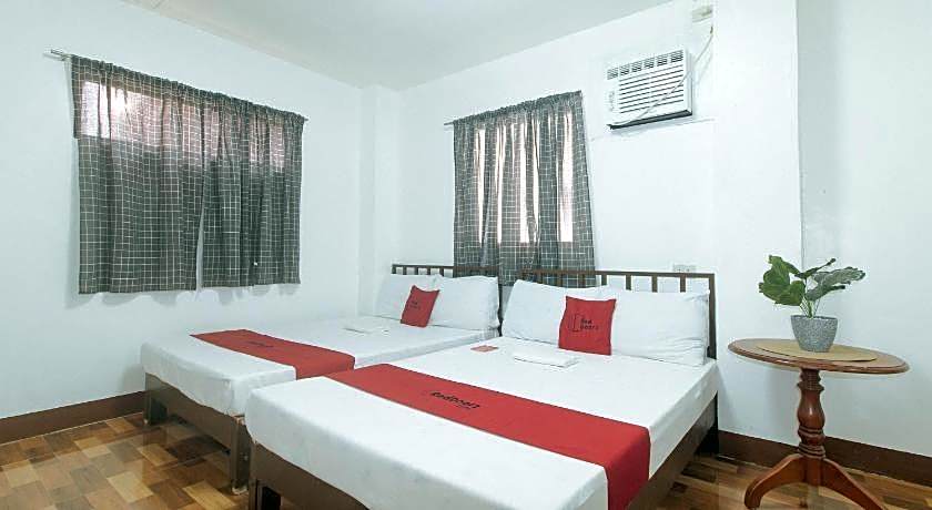 RedDoorz @ Joel's Apartelle