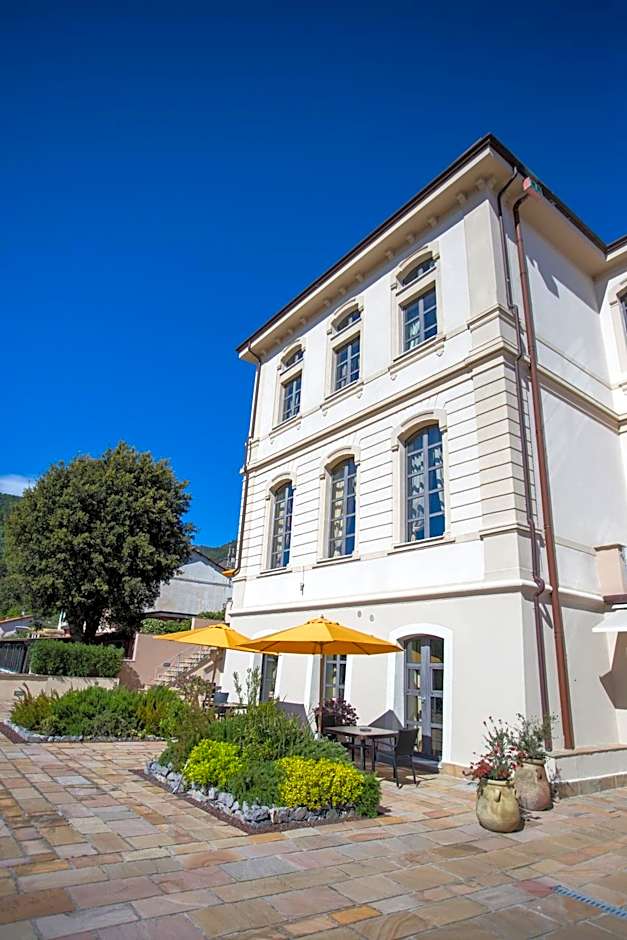 Miramare Apartments&Suites