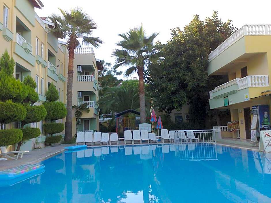 Club Sunset Apartments