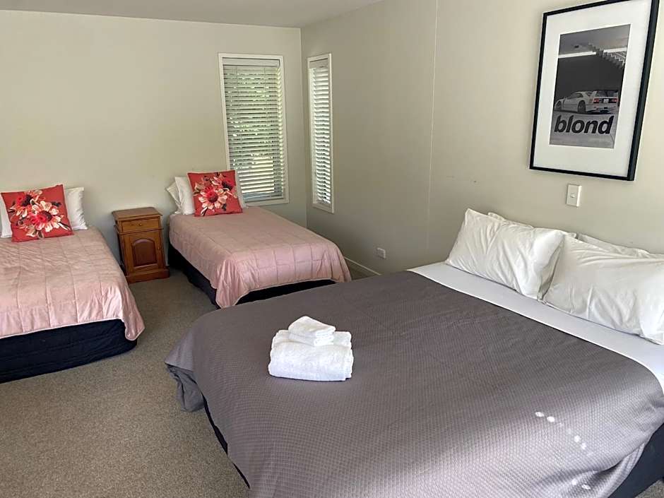 Photo 1 of 2 of South Deluxe 1 Queen Bed