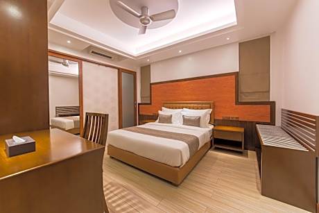 Super Deluxe Double with Balcony (Free Return Airport Transfer)