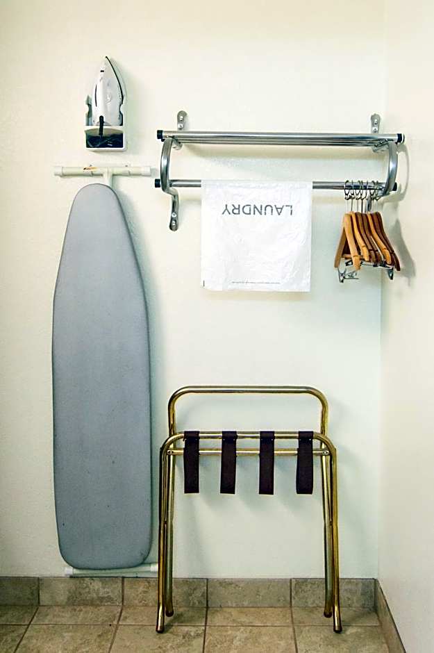 Blue Jay Inn & Suites