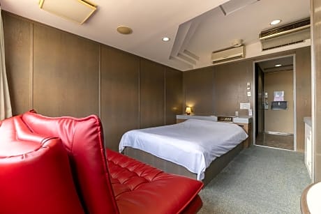 Deluxe Double Room with Shower - Non-Smoking