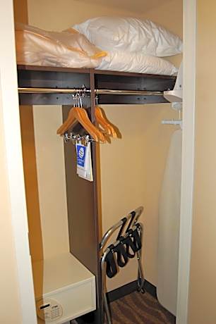 King Suite - Non-Smoking