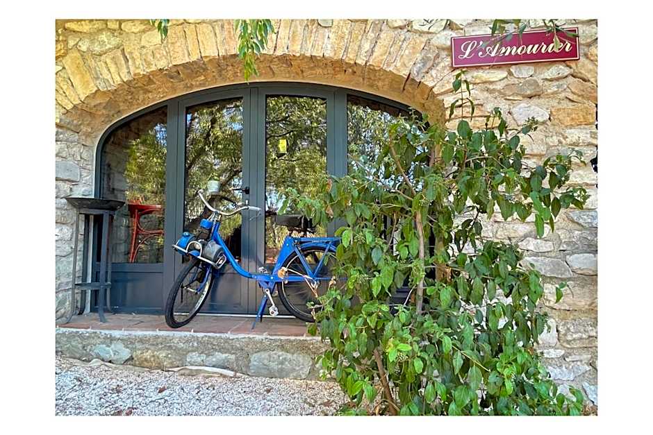 L Amourier chambres charme et confort avec Jacuzzi ou baignoire XXL