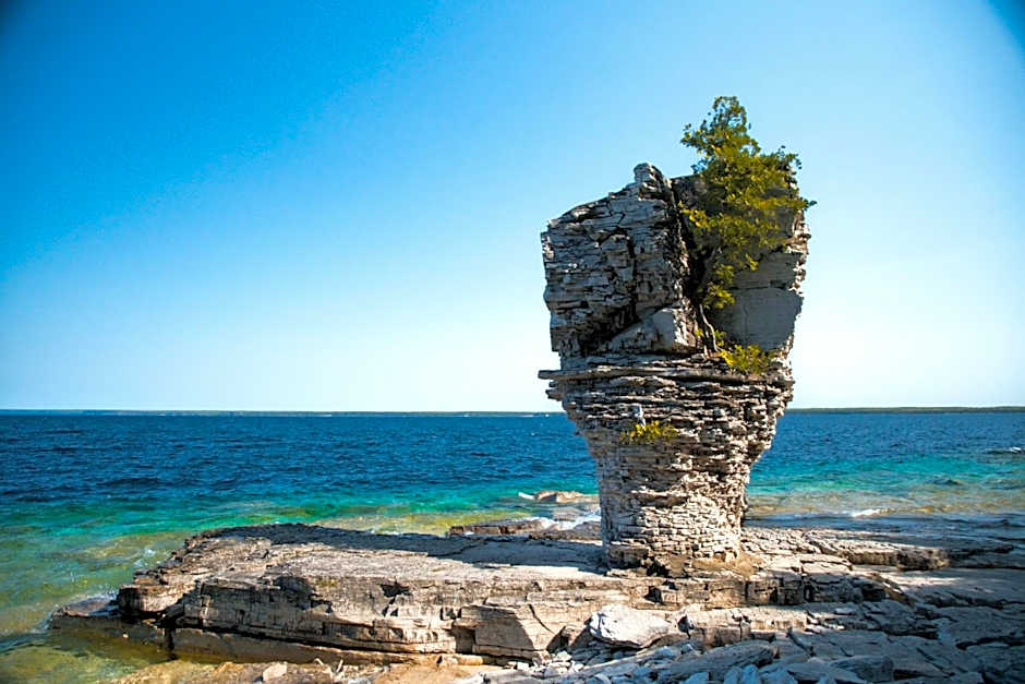 Serene Lakefront Retreat Explore & Unwind