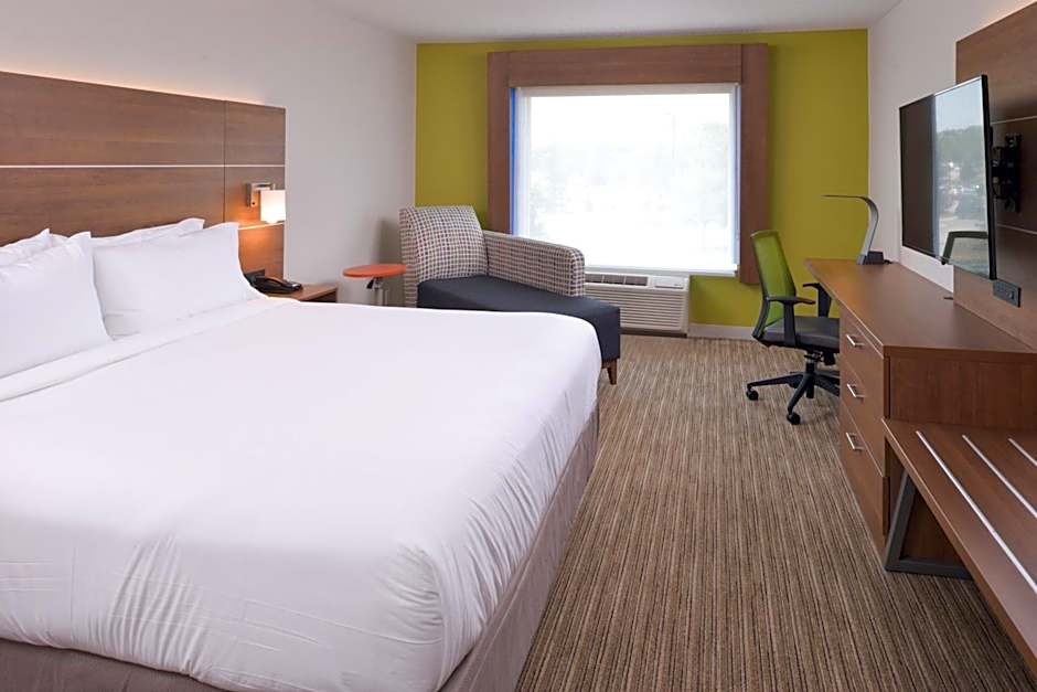 Holiday Inn Express & Suites Omaha - 120th and Maple By IHG