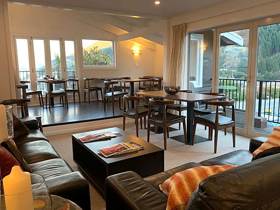 Queenstown House Bed & Breakfast and Apartments