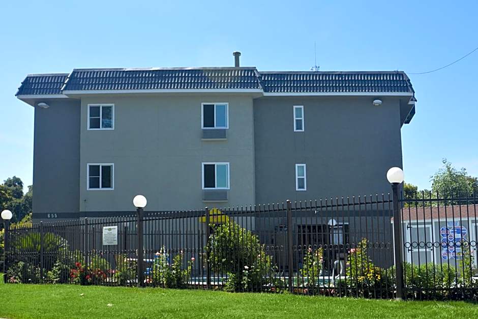 Super 8 by Wyndham Chico