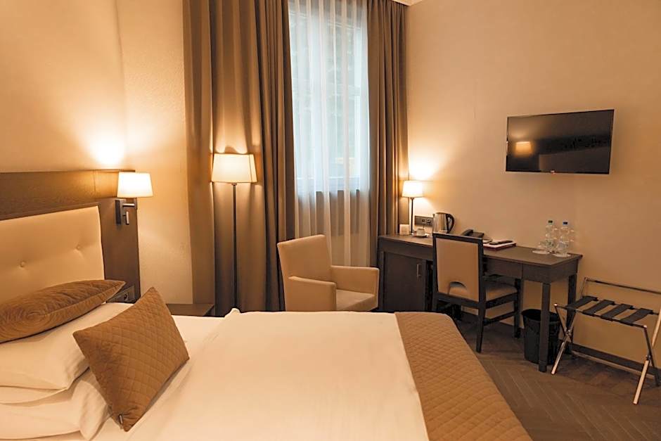 Red Baron Hotel & Restaurant