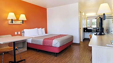 Queen Room - Disability Access