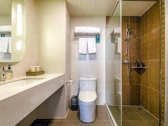 ibis Luoyang Baolong Square Hotel