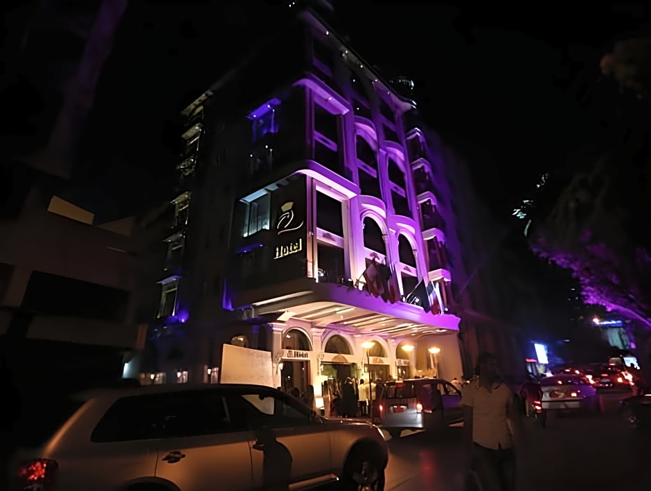 Q Hotel