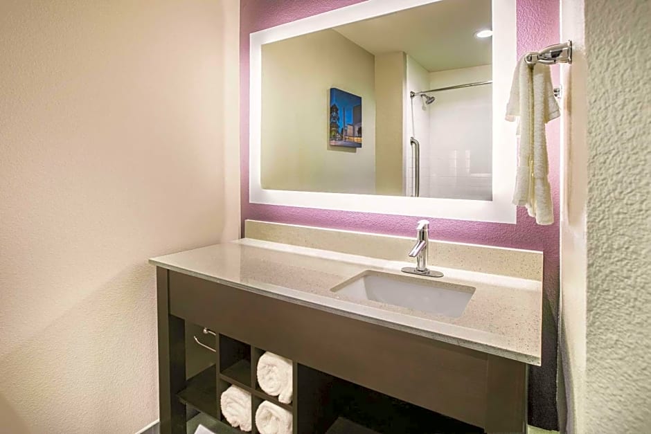 La Quinta Inn & Suites by Wyndham Dallas - Richardson