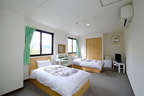 Twin Room with Mountain View - Non Smoking