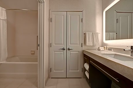 1 King Bed 1 Bedroom Suite Nonsmoking