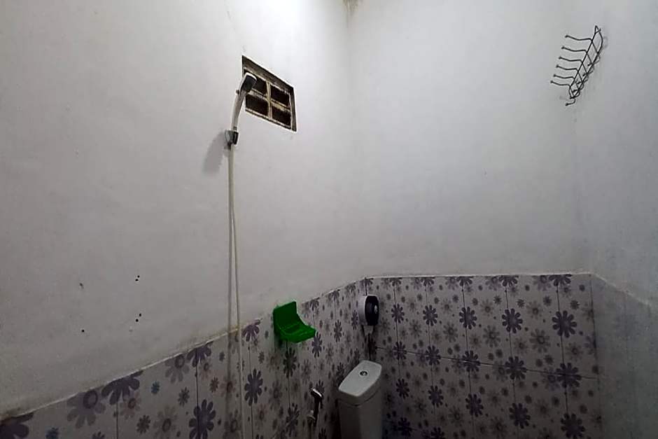 OYO 93769 Setia Budi Guest House 2