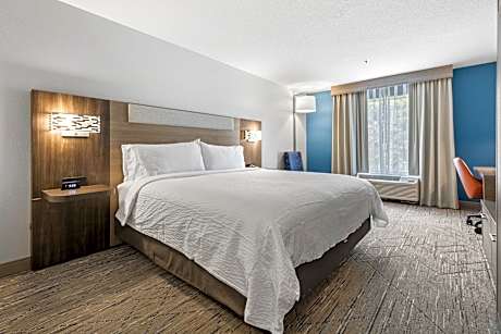 Suite 1 Bedroom Hearing Accessible Tran Shower Non-Smoking