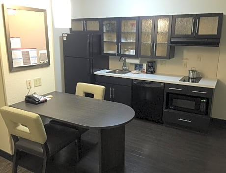 1 King Bed 1 Bedroom Suite Comm Access