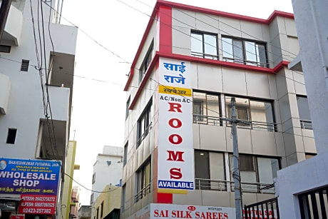 Hotel Sai Raje Square 