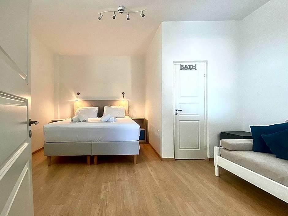 Blue Dolphin Studios and Apartment