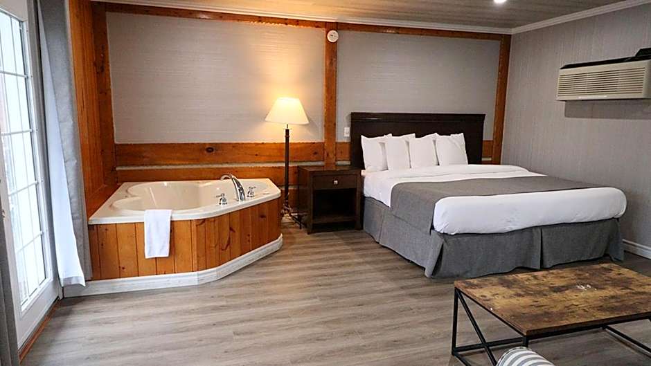 Algonquin Lakeside Inn