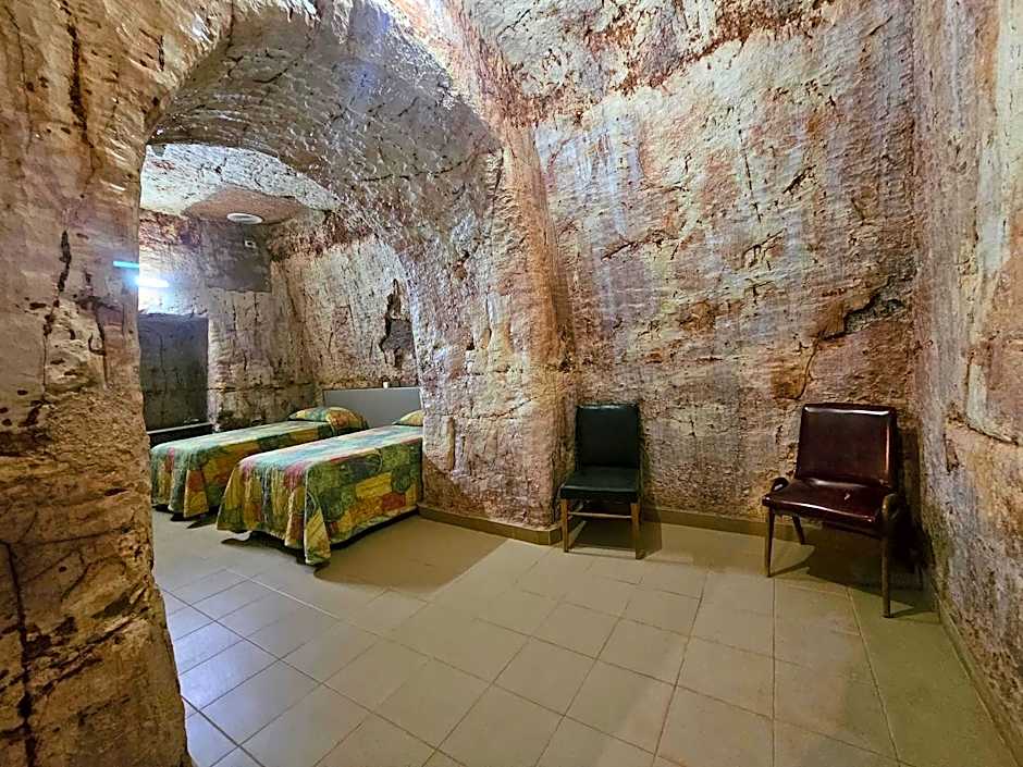 Radeka Downunder Underground Motel