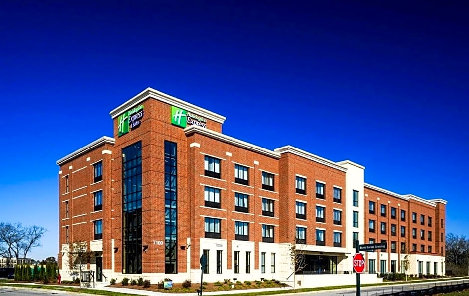 Holiday Inn Express & Suites Franklin - Berry Farms