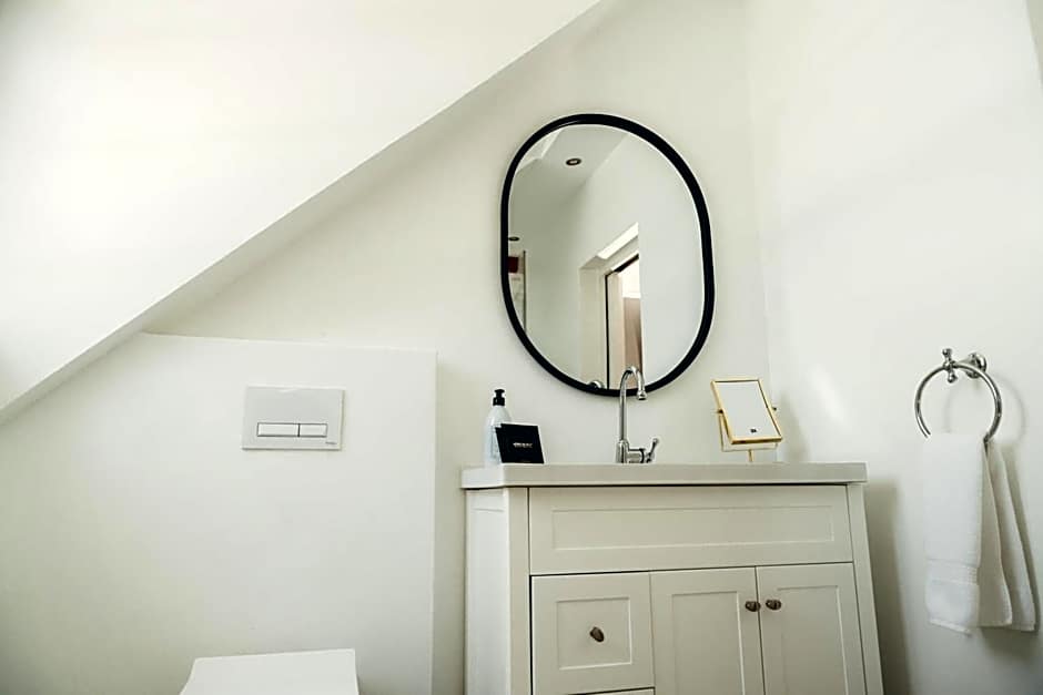 Les Chambres Guest House