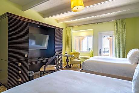 Deluxe Queen Room with Ocean View