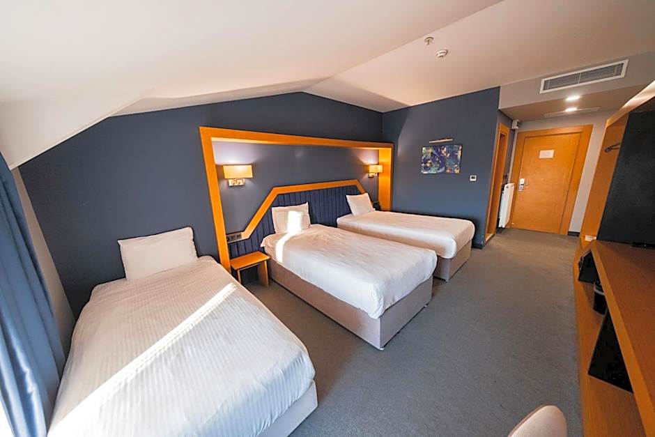 Roof 264 Hotel & Suites