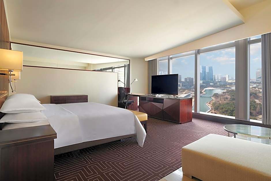 Photo 1 of 15 of Executive 1 King Bed Suite