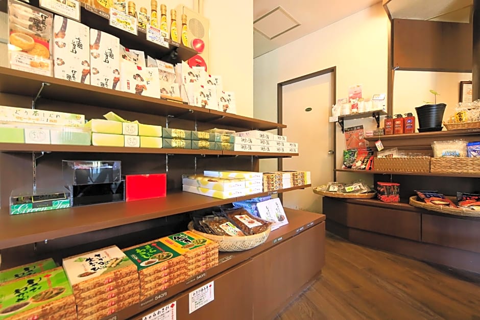 Izu Ippeki lake lakeside terrace