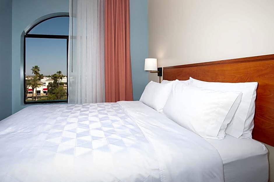 Holiday Inn & Suites Goodyear - West Phoenix Area By IHG