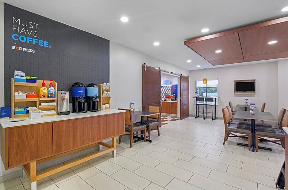 Holiday Inn Express & Suites Locust Grove By IHG