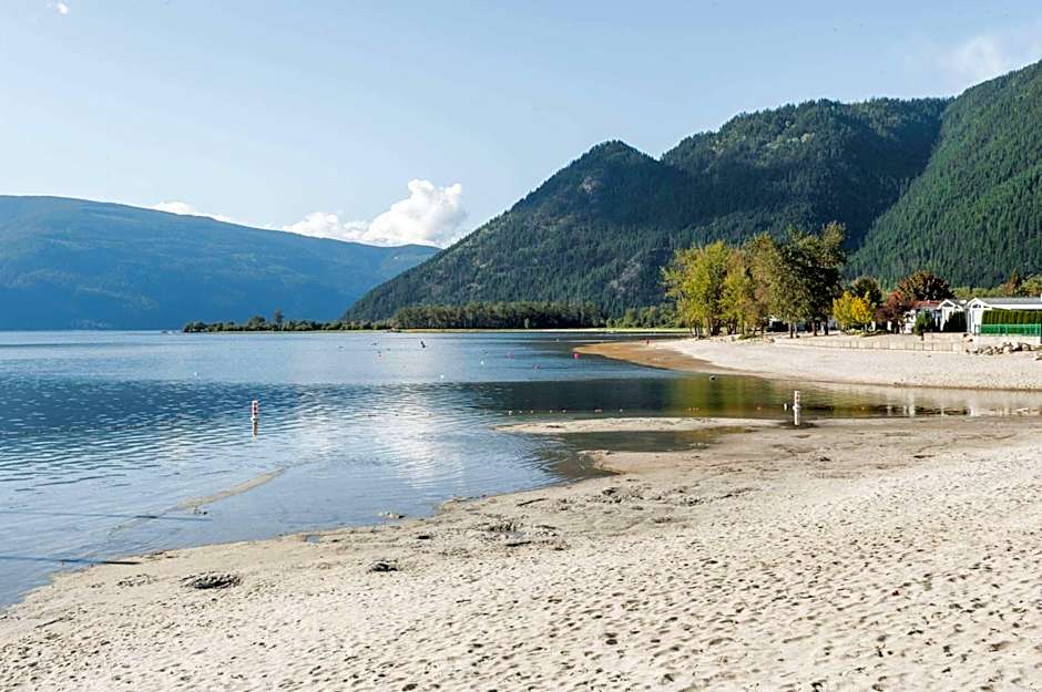 Super 8 by Wyndham Sicamous