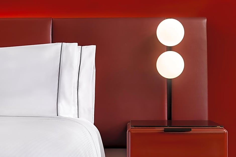 Revery Toronto Downtown, Curio Collection by Hilton