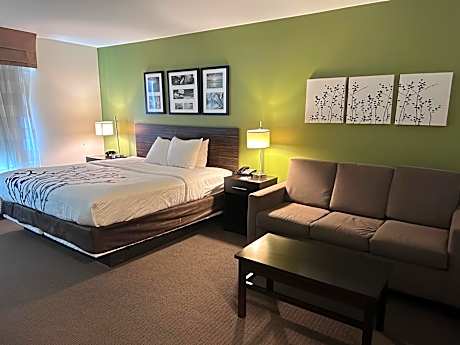 King Suite - Non-Smoking