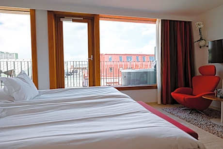 Deluxe Jacuzzi Room