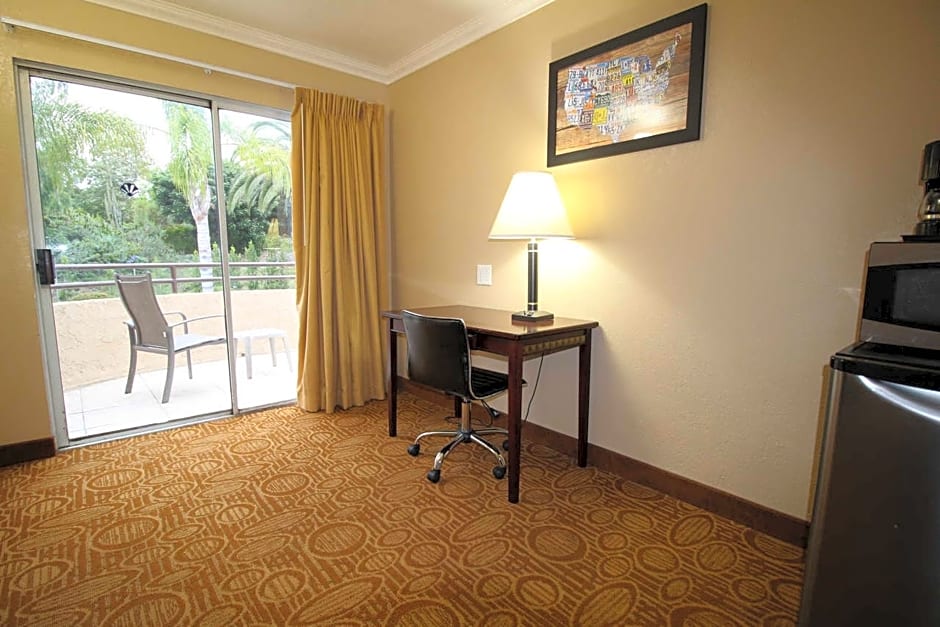 Econo Lodge Inn & Suites Fallbrook Downtown