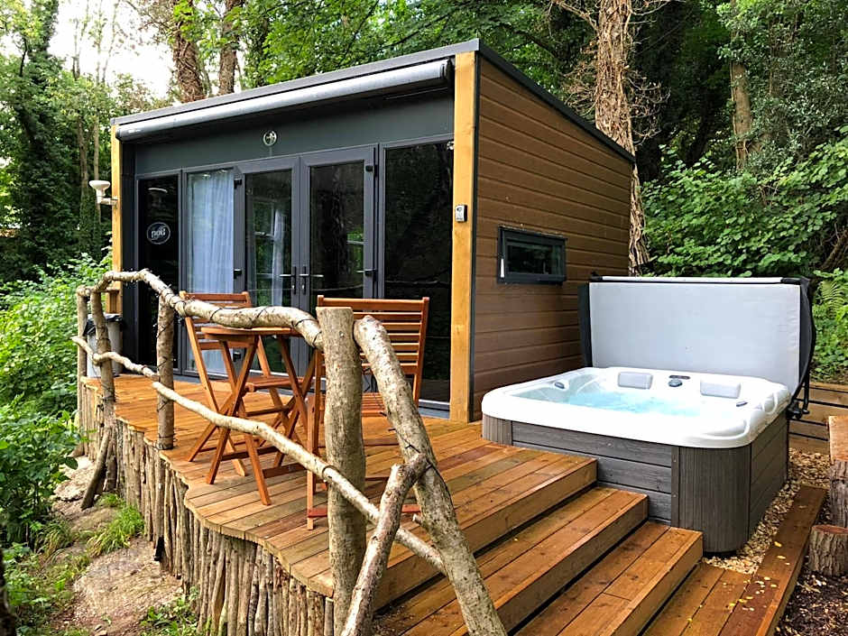 Herons Lake Retreat Hot Tub Lodges