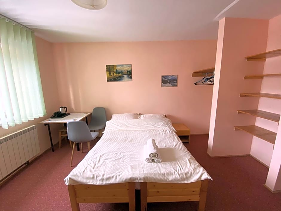 Pokoje Gościnne Pod Jaworem - obok pięknego szlaku wzdłuż rzeki Białka, 1km do stoków Kotelnica