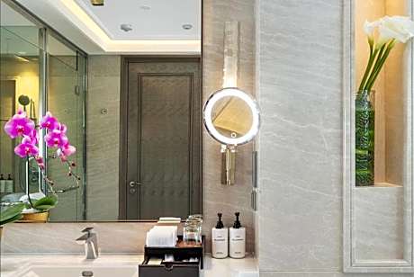 1 King Classic Accessible