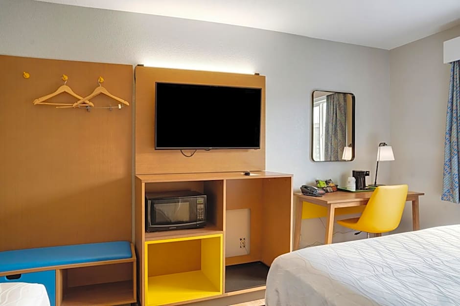 Days Inn by Wyndham Omaha - West Dodge