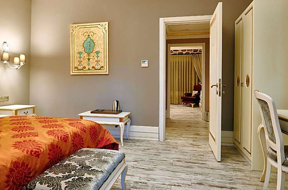 L'agora Old Town Hotel & Bazaar