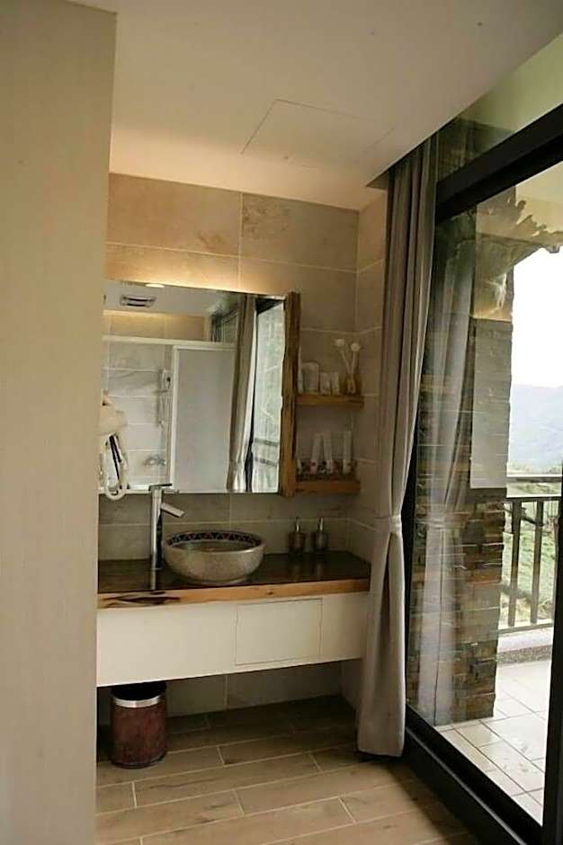 Applause In The Mountain